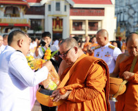 จังหวัดสุราษฏร์ธานีประกอบพิธีสวดพระพุทธมนต์และทำบุญตักบาตรถว ... พารามิเตอร์รูปภาพ 14