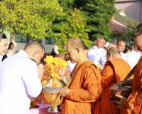 จังหวัดสุราษฏร์ธานีประกอบพิธีสวดพระพุทธมนต์และทำบุญตักบาตรถว ... พารามิเตอร์รูปภาพ 22