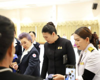 จังหวัดสุราษฎร์ธานี จัดพิธีมอบแบบลายผ้าพระราชทาน “ลายขอสมเด็ ... พารามิเตอร์รูปภาพ 19