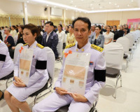 จังหวัดสุราษฎร์ธานี จัดพิธีมอบแบบลายผ้าพระราชทาน “ลายขอสมเด็ ... พารามิเตอร์รูปภาพ 31
