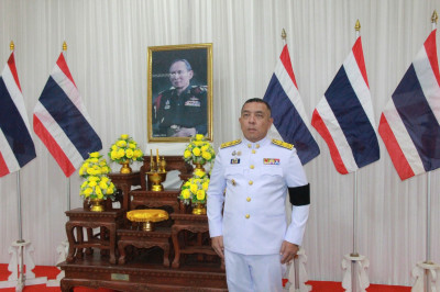 สุราษฎร์ธานีจัดพิธีมอบเครื่องหมาย "รักษาดินแดนยิ่งชีพ" แก่ผู ... พารามิเตอร์รูปภาพ 1