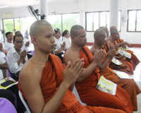พุทธศาสนิกชนสุราษฎร์ธานีทุกหมู่เหล่าพร้อมใจร่วมพิธีเจริญพระพ ... พารามิเตอร์รูปภาพ 18