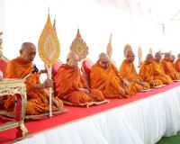 จังหวัดสุราษฎร์ธานีจัดพิธีเจริญพระพุทธมนต์และทำบุญตักบาตรถวา ... พารามิเตอร์รูปภาพ 14