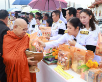จังหวัดสุราษฎร์ธานีจัดพิธีเจริญพระพุทธมนต์และทำบุญตักบาตรถวา ... พารามิเตอร์รูปภาพ 17