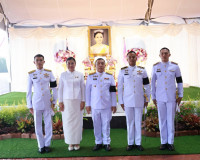 จังหวัดสุราษฎร์ธานีจัดพิธีเจริญพระพุทธมนต์และทำบุญตักบาตรถวา ... พารามิเตอร์รูปภาพ 20