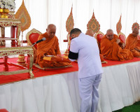 จังหวัดสุราษฎร์ธานีจัดพิธีเจริญพระพุทธมนต์และทำบุญตักบาตรถวา ... พารามิเตอร์รูปภาพ 26