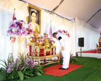 จังหวัดสุราษฎร์ธานีจัดพิธีเจริญพระพุทธมนต์และทำบุญตักบาตรถวา ... พารามิเตอร์รูปภาพ 28
