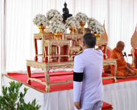 จังหวัดสุราษฎร์ธานีจัดพิธีเจริญพระพุทธมนต์และทำบุญตักบาตรถวา ... พารามิเตอร์รูปภาพ 29