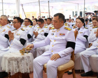 จังหวัดสุราษฎร์ธานีจัดพิธีเจริญพระพุทธมนต์และทำบุญตักบาตรถวา ... พารามิเตอร์รูปภาพ 34