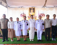 จังหวัดสุราษฎร์ธานีจัดพิธีเจริญพระพุทธมนต์และทำบุญตักบาตรถวา ... พารามิเตอร์รูปภาพ 35