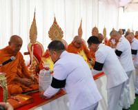 จังหวัดสุราษฎร์ธานีจัดพิธีเจริญพระพุทธมนต์และทำบุญตักบาตรถวา ... พารามิเตอร์รูปภาพ 38