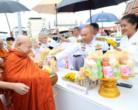 จังหวัดสุราษฎร์ธานีจัดพิธีเจริญพระพุทธมนต์และทำบุญตักบาตรถวา ... พารามิเตอร์รูปภาพ 40