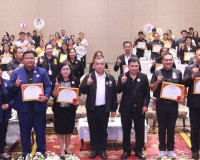 ผู้ว่าฯ สุราษฎร์ธานี มอบประกาศเกียรติคุณในโครงการรณรงค์ป้องก ... พารามิเตอร์รูปภาพ 60