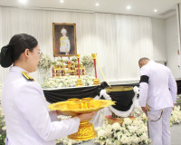 จังหวัดสุราษฎร์ธานีจัดพิธีถวายน้ำสรงพระศพเบื้องหน้าพระรูป สม ... พารามิเตอร์รูปภาพ 9