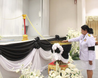 จังหวัดสุราษฎร์ธานีจัดพิธีถวายน้ำสรงพระศพเบื้องหน้าพระรูป สม ... พารามิเตอร์รูปภาพ 30