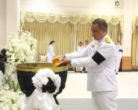 จังหวัดสุราษฎร์ธานีจัดพิธีถวายน้ำสรงพระศพเบื้องหน้าพระรูป สม ... พารามิเตอร์รูปภาพ 31