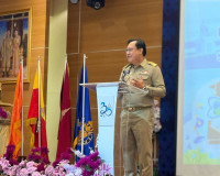รองผู้ว่าราชการจังหวัดสุราษฎร์ธานี กล่าวต้อนรับนักศึกษาใหม่  ... พารามิเตอร์รูปภาพ 2