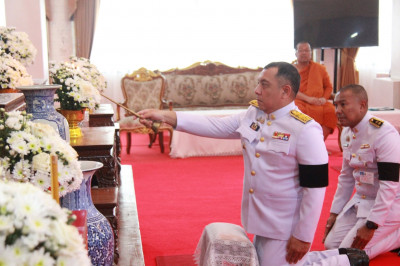 จังหวัดสุราษฎร์ธานีจัดพิธีบำเพ็ญกุศลและทำบุญตักบาตร ในวาระคร ... พารามิเตอร์รูปภาพ 1