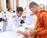จังหวัดสุราษฎร์ธานีจัดพิธีบำเพ็ญกุศลและทำบุญตักบาตร ในวาระคร ... พารามิเตอร์รูปภาพ 5