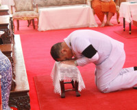 จังหวัดสุราษฎร์ธานีจัดพิธีบำเพ็ญกุศลและทำบุญตักบาตร ในวาระคร ... พารามิเตอร์รูปภาพ 10