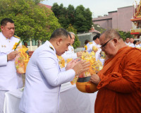 จังหวัดสุราษฎร์ธานีจัดพิธีบำเพ็ญกุศลและทำบุญตักบาตร ในวาระคร ... พารามิเตอร์รูปภาพ 39
