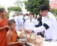 จังหวัดสุราษฎร์ธานีจัดพิธีบำเพ็ญกุศลและทำบุญตักบาตร ในวาระคร ... พารามิเตอร์รูปภาพ 47