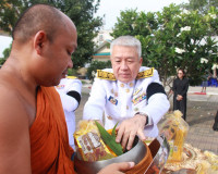 จังหวัดสุราษฎร์ธานีจัดพิธีบำเพ็ญกุศลและทำบุญตักบาตร ในวาระคร ... พารามิเตอร์รูปภาพ 48