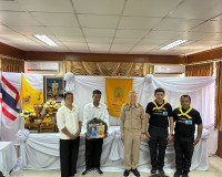 รองผู้ว่าราชการจังหวัดสุราษฎร์ธานี ผู้แทนประธานกรรมการมูลนิธ ... พารามิเตอร์รูปภาพ 8