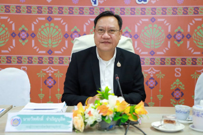 รองผู้ว่าราชการจังหวัดสุราษฎร์ธานี เป็นประธาน การพิจารณาคัดเ ... พารามิเตอร์รูปภาพ 1