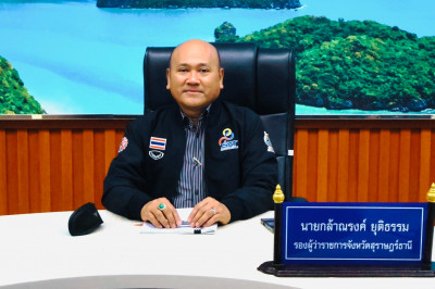 รองผู้ว่าราชการจังหวัดสุราษฎร์ธานี เป็นประธานประชุมนำเสนอผลส ... พารามิเตอร์รูปภาพ 1