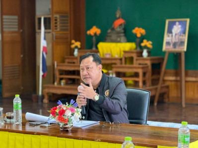 รองผู้ว่าราชการจังหวัดสุราษฎร์ธานี เป็นประธานการประชุม ติดตา ... พารามิเตอร์รูปภาพ 1