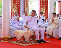 จังหวัดสุราษฎร์ธานีจัดพิธีเจริญพระพุทธมนต์และทำบุญตักบาตรถวา ... พารามิเตอร์รูปภาพ 5