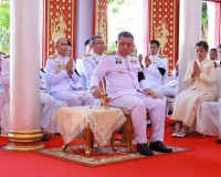 จังหวัดสุราษฎร์ธานีจัดพิธีเจริญพระพุทธมนต์และทำบุญตักบาตรถวา ... พารามิเตอร์รูปภาพ 15