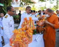 จังหวัดสุราษฎร์ธานีจัดพิธีเจริญพระพุทธมนต์และทำบุญตักบาตรถวา ... พารามิเตอร์รูปภาพ 31