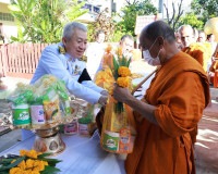 จังหวัดสุราษฎร์ธานีจัดพิธีเจริญพระพุทธมนต์และทำบุญตักบาตรถวา ... พารามิเตอร์รูปภาพ 35