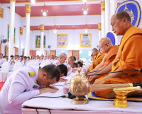 จังหวัดสุราษฎร์ธานีจัดพิธีเจริญพระพุทธมนต์และทำบุญตักบาตรถวา ... พารามิเตอร์รูปภาพ 47