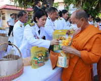จังหวัดสุราษฎร์ธานีจัดพิธีเจริญพระพุทธมนต์และทำบุญตักบาตรถวา ... พารามิเตอร์รูปภาพ 49