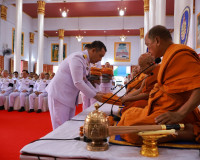 จังหวัดสุราษฎร์ธานีจัดพิธีเจริญพระพุทธมนต์และทำบุญตักบาตรถวา ... พารามิเตอร์รูปภาพ 52