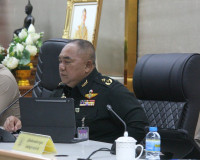 แม่ทัพภาคที่ 4 เป็นประธานประชุมแถลงแผนถวายความปลอดภัย สมเด็จ ... พารามิเตอร์รูปภาพ 16