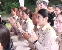 ผู้ว่าฯ สุราษฎร์ธานี นำข้าราชการและประชาชนร่วมพิธีถวายพระพรช ... พารามิเตอร์รูปภาพ 1