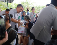 ผู้ว่าฯ สุราษฎร์ธานี นำทีมหน่วยแพทย์เคลื่อนที่ พอ.สว. ลงพื้น ... พารามิเตอร์รูปภาพ 14