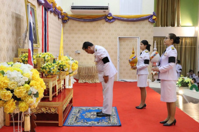 รองผู้ว่าราชการจังหวัดสุราษฎร์ธานี เป็นประธาน ในพิธีถวายพระพ ... พารามิเตอร์รูปภาพ 1
