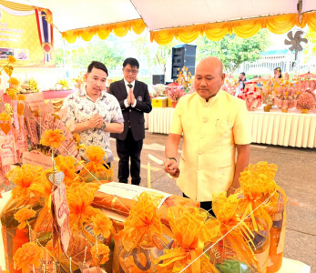 รองผู้ว่าราชการจังหวัดสุราษฎร์ธานี เป็นประธานองค์ผ้าป่า ในกิ ... พารามิเตอร์รูปภาพ 1