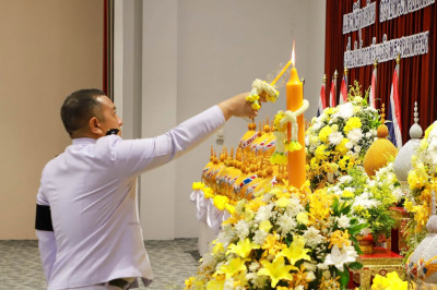 จังหวัดสุราษฎร์ธานี จัดพิธีถวายเครื่องราชสักการะและจุดเทียนถ ... พารามิเตอร์รูปภาพ 1