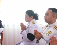 จังหวัดสุราษฎร์ธานีจัดพิธีบำเพ็ญกุศลและทำบุญตักบาตร ในวาระคร ... พารามิเตอร์รูปภาพ 46