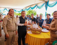 พ่อเมืองสุราษฎร์ฯ นำหน่วยบำบัดทุกข์ บำรุงสุข ลงพื้นที่อำเภอช ... พารามิเตอร์รูปภาพ 38