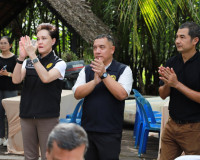 รองนายกฯ "ศุภจี" พร้อมคณะทูตานุทูต 13 ประเทศ ลงพื้นที่สวนมะพ ... พารามิเตอร์รูปภาพ 2