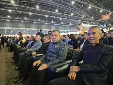 ผู้ว่าฯ สุราษฎร์ธานี ร่วมเปิดงาน “ศิลปาชีพ ประทีปไทย OTOP หล ... พารามิเตอร์รูปภาพ 1