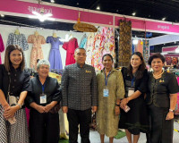 ผู้ว่าฯ สุราษฎร์ธานี ร่วมเปิดงาน “ศิลปาชีพ ประทีปไทย OTOP หล ... พารามิเตอร์รูปภาพ 6