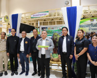 ผู้ว่าราชการจังหวัดสุราษฎร์ธานี เปิดงาน “มหกรรมความสำเร็จการ ... พารามิเตอร์รูปภาพ 42